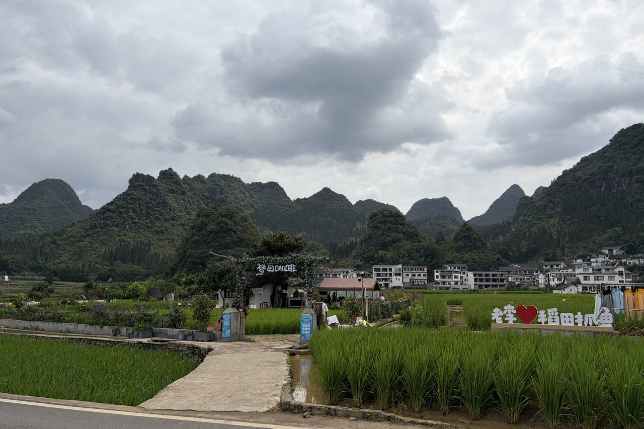 A cafe beside rice fields in Wanfenglin with karst peaks rising behind